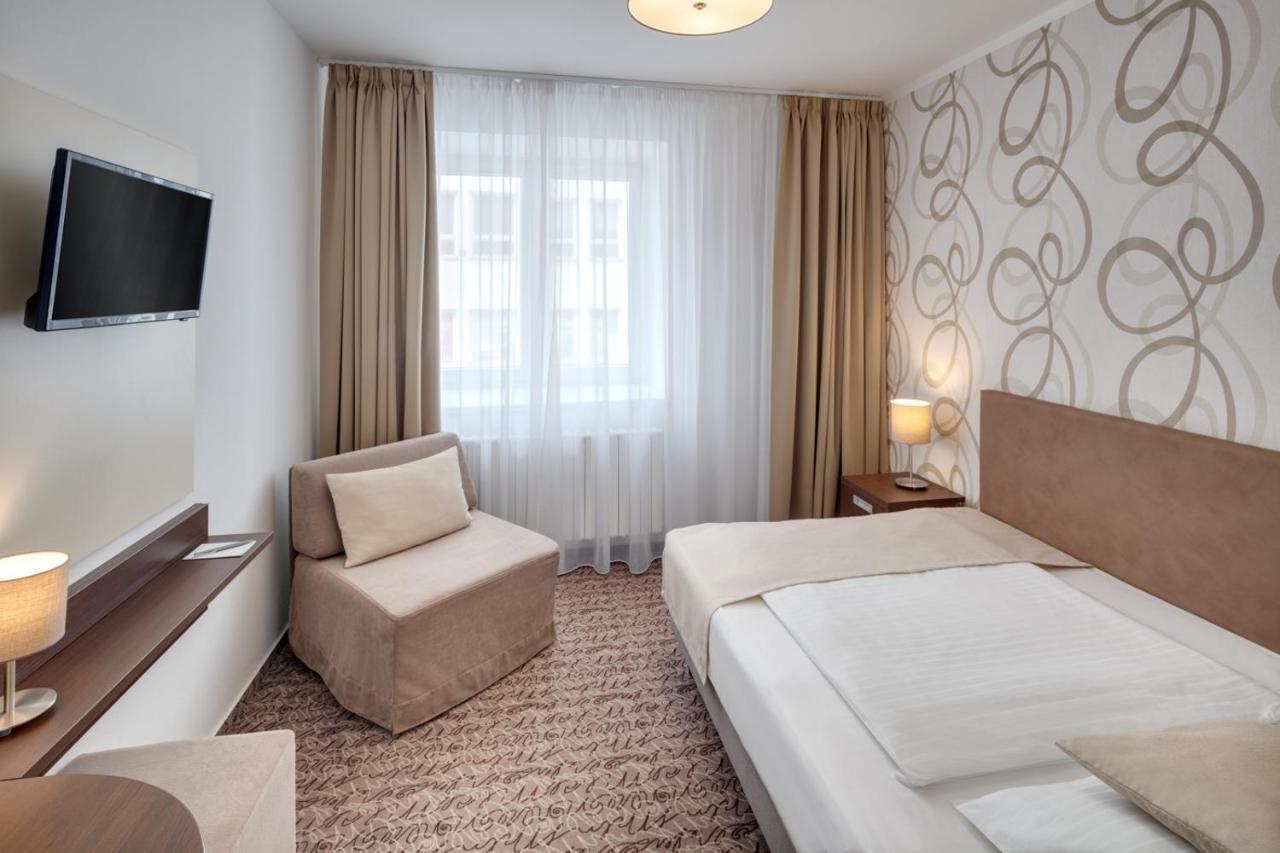 Hotel Atlas Бенешов Екстер'єр фото