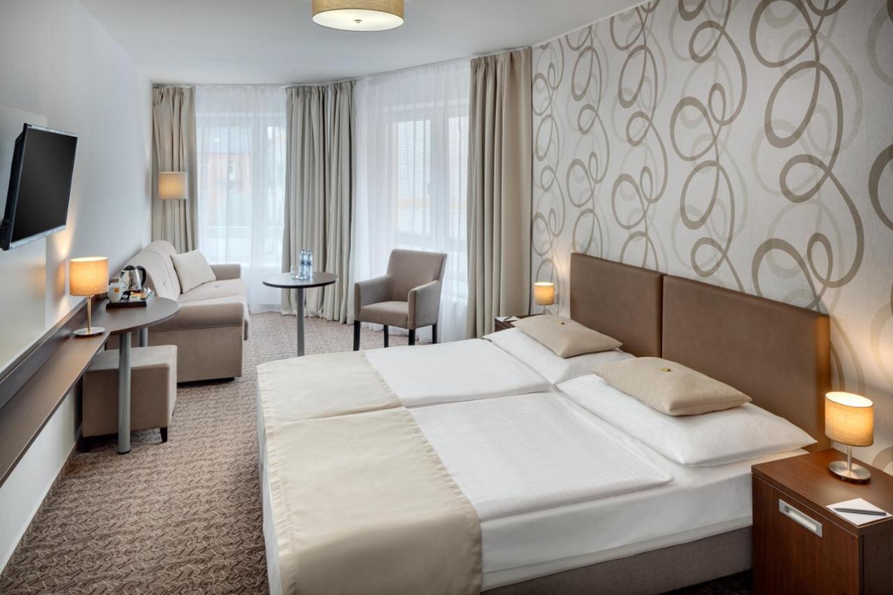 Hotel Atlas Бенешов Екстер'єр фото