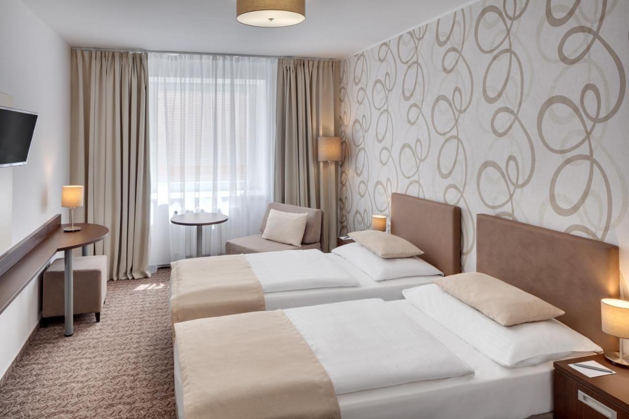 Hotel Atlas Бенешов Екстер'єр фото