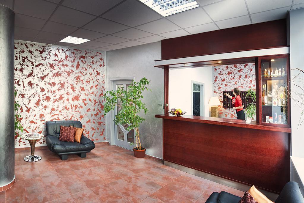 Hotel Atlas Бенешов Екстер'єр фото