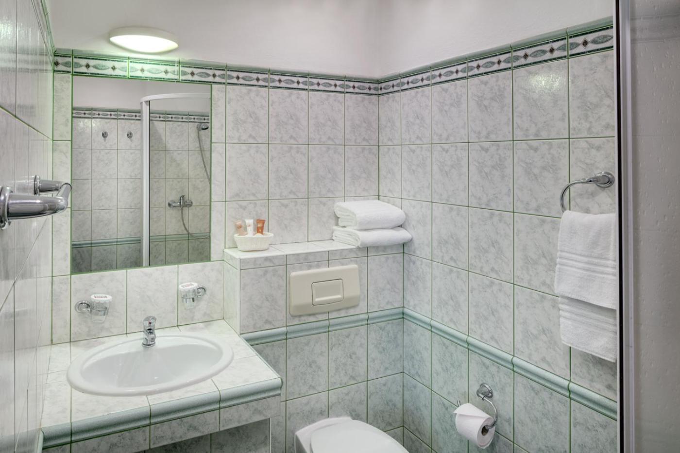 Hotel Atlas Бенешов Екстер'єр фото