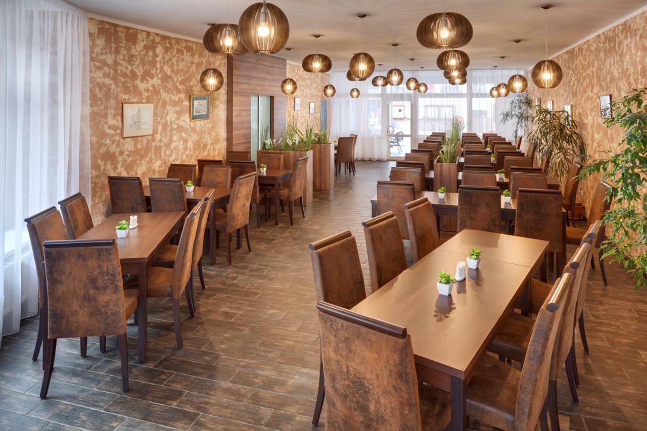 Hotel Atlas Бенешов Екстер'єр фото